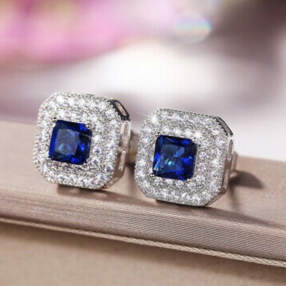 New Sterling silver diamond stud earrings - Picture 1 of 4